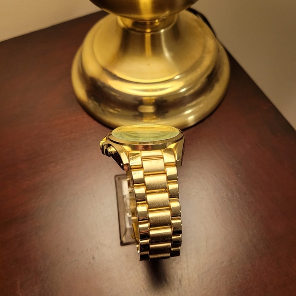 Brand New Women's Gold Watch with Chronograph Roman Dial - Picture 4 of 4